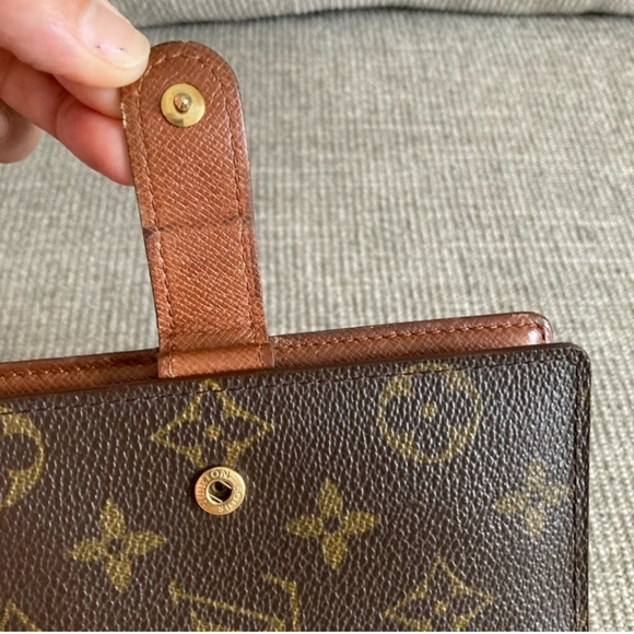 Authentic Louis Vuitton Agenda/Passport/Credit Card - Picture 8 of 11